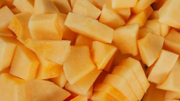 Cantaloupes that are contaminated with salmonella continue to make people sick across the country, the US Centers for Disease Control and Prevention warned November 30.