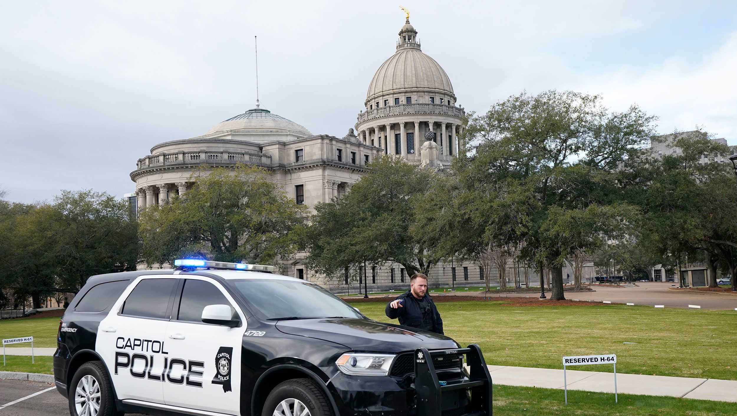 Multiple state Capitols evacuated due to mass-emailed bomb threat - Vimarsana News
