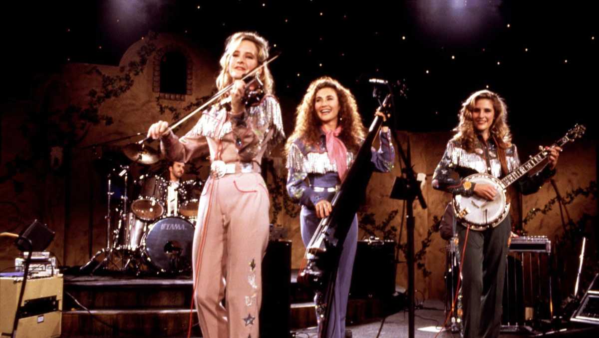 Laura Lynch, founding member of The Dixie Chicks, dies in car crash