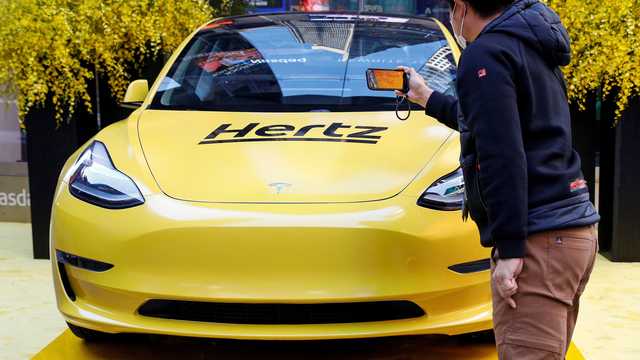Hertz selling 20K electric vehicles to buy gasoline cars instead - Vimarsana News