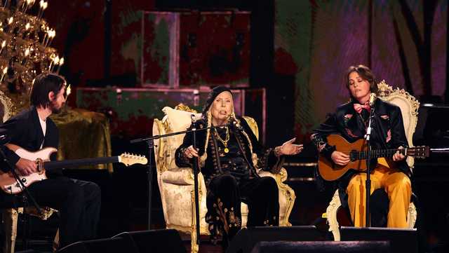 Joni Mitchell makes her Grammys performance debut, with a stunning rendition of 'Both Sides, Now' - Vimarsana News