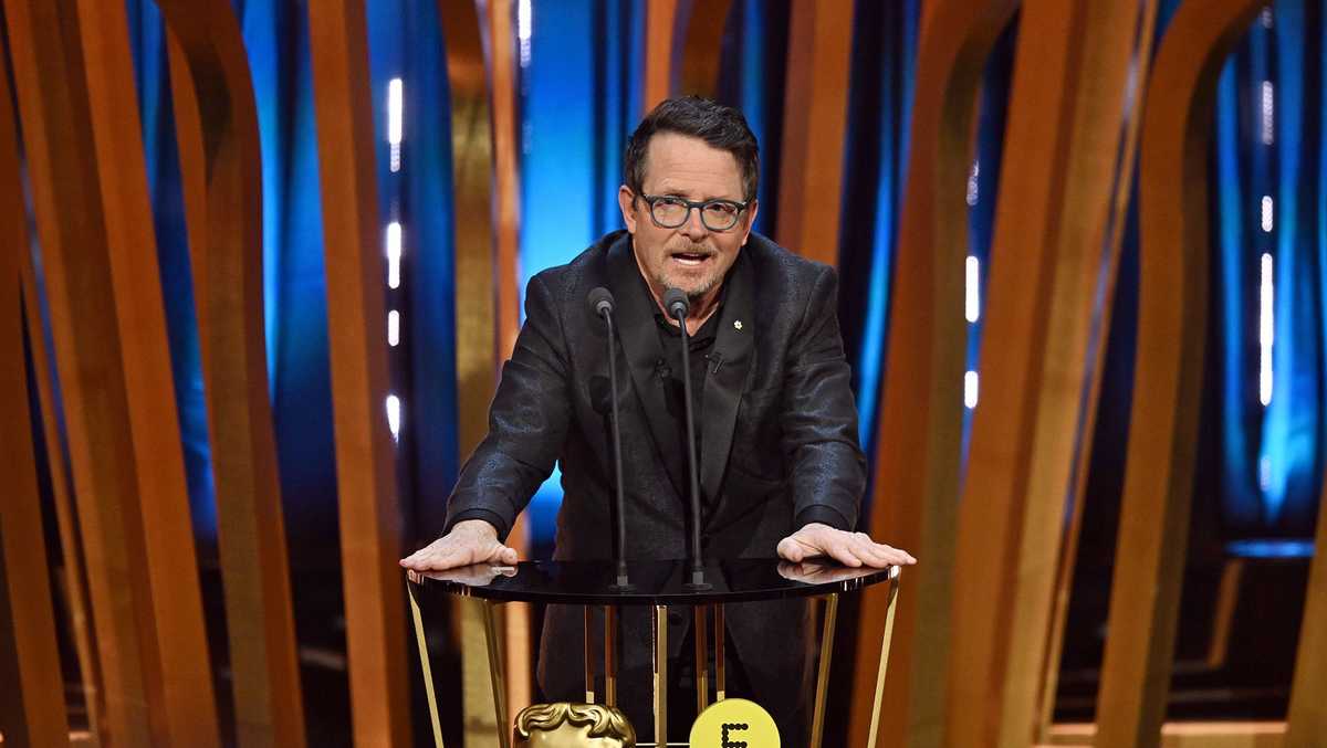 Michael J. Fox reçoit une standing ovation pour son apparition surprise aux BAFTA