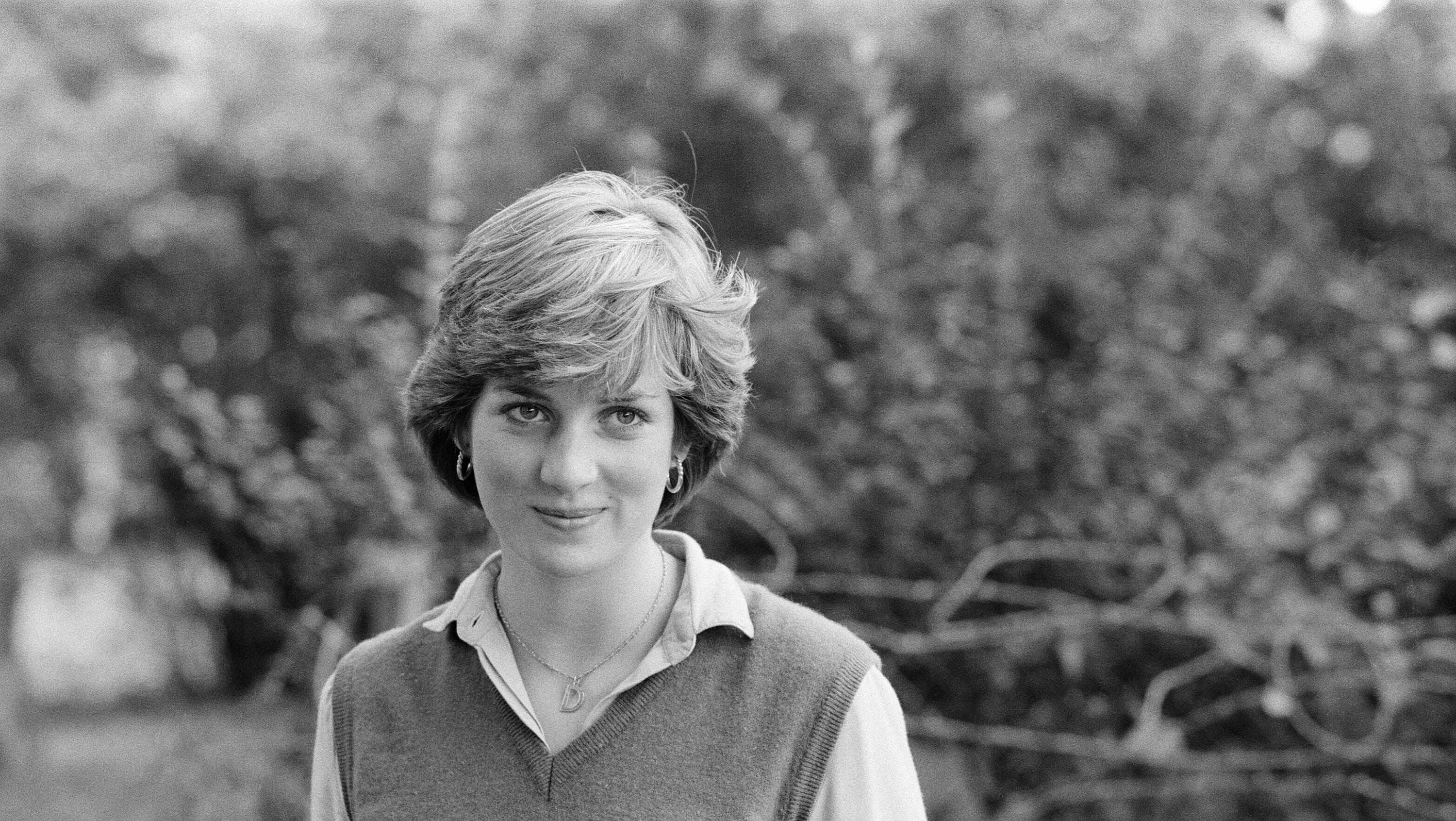'Lovely girl – send anywhere' – Princess Diana's first-ever job contract up for auction - Vimarsana News