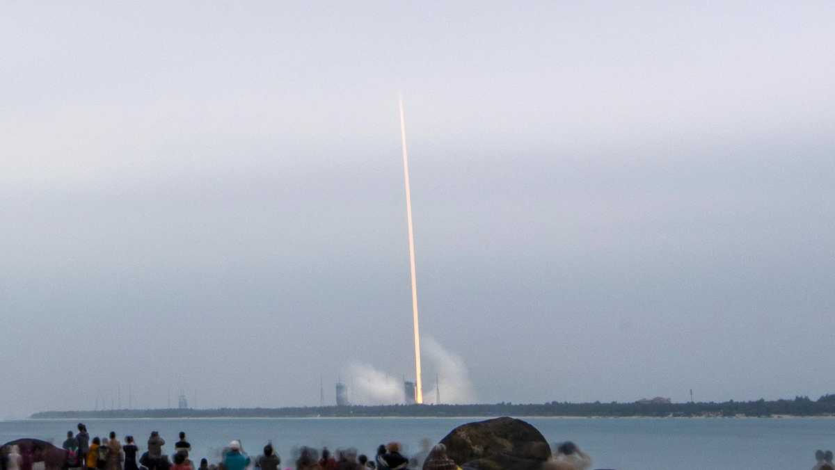 China launches moon probe as space race with US heats up