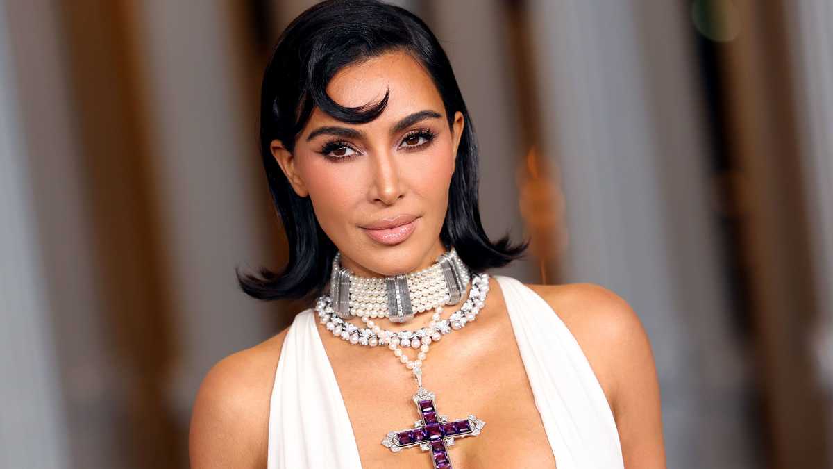 Kim Kardashian Debuts Princess Diana's Necklace