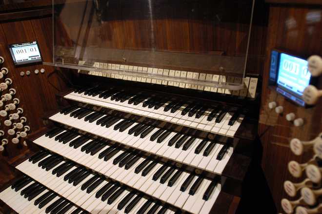 A&#x20;file&#x20;photograph&#x20;from&#x20;2004&#x20;shows&#x20;Notre&#x20;Dame&#x27;s&#x20;organ.
