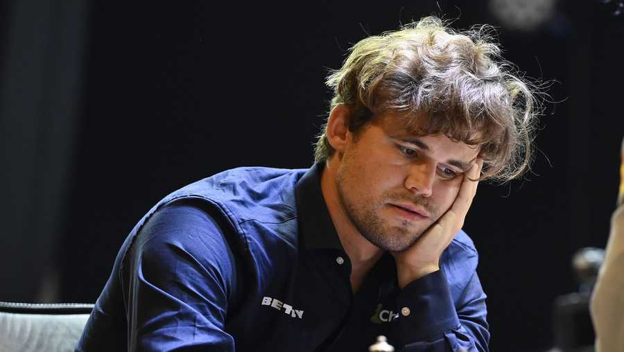 Magnus Carlsen returns to World Blitz Chess Championship after jeans ...