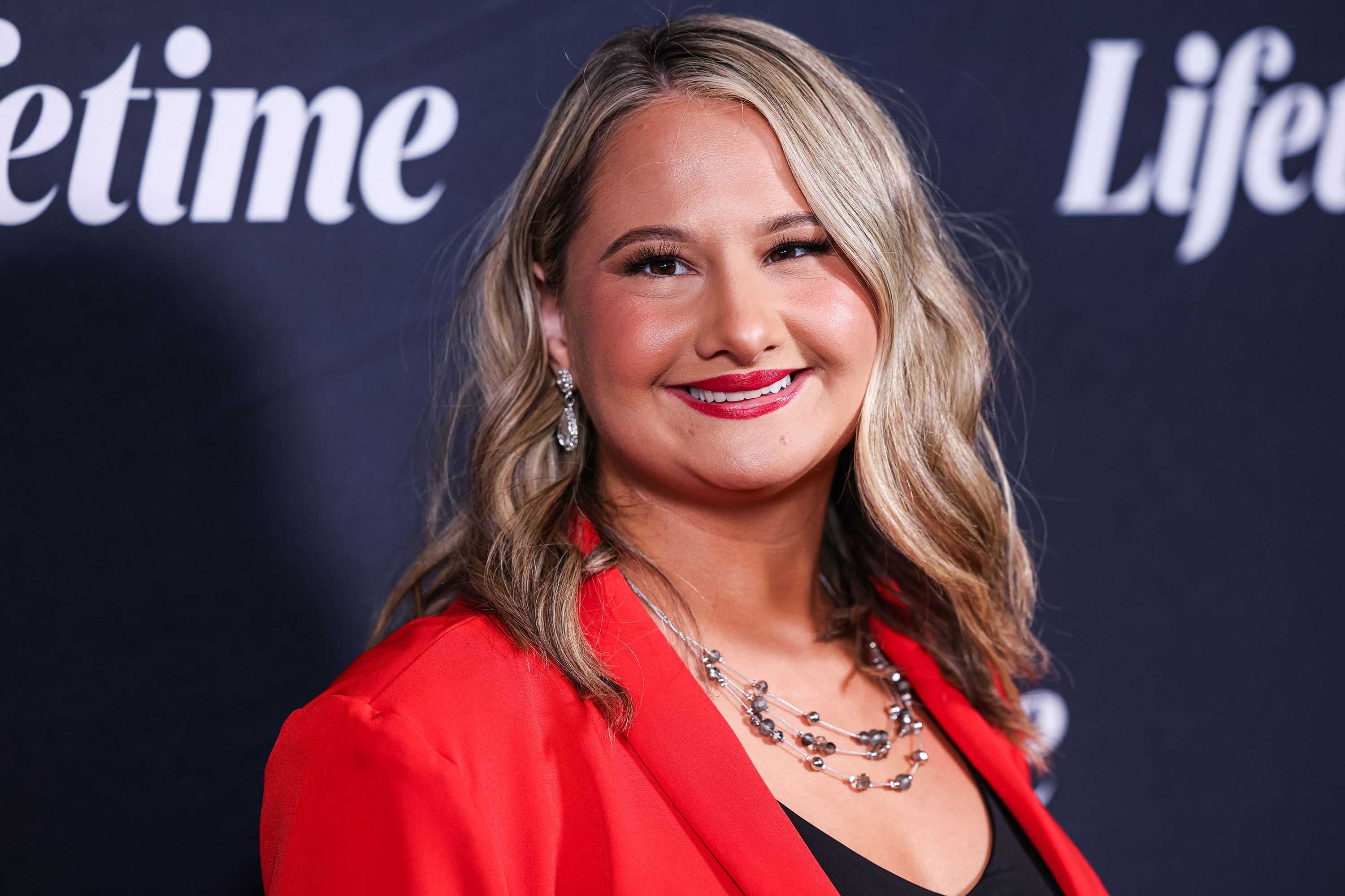 <a href="https://www.kmbc.com/article/gypsy-rose-blanchard-gives-birth-to-her-first-baby/63316768" target="_blank">Gypsy Rose Blanchard gives birth to her first baby</a>