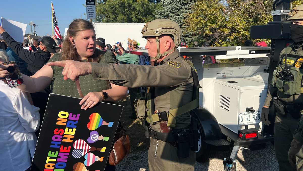 Protesters arrested at Illinois ICE facility as governor slams Secretary Noem's visit to state