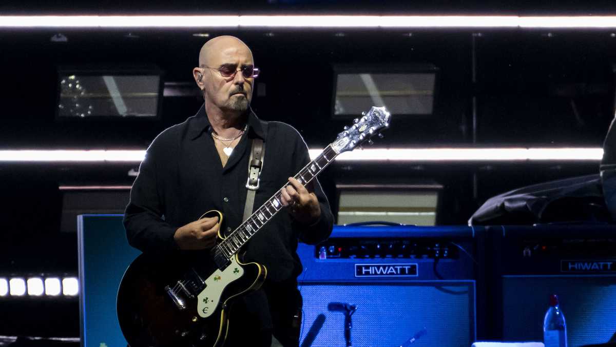 Oasis Guitarist Arthurs Takes Break From Reunion Tour for Cancer Treatment
