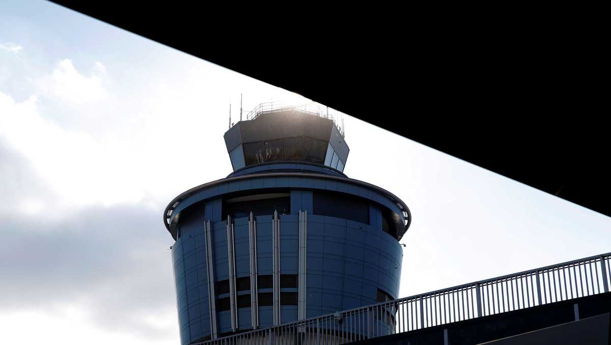 Close call at LaGuardia Airport prompts FAA, NTSB investigations