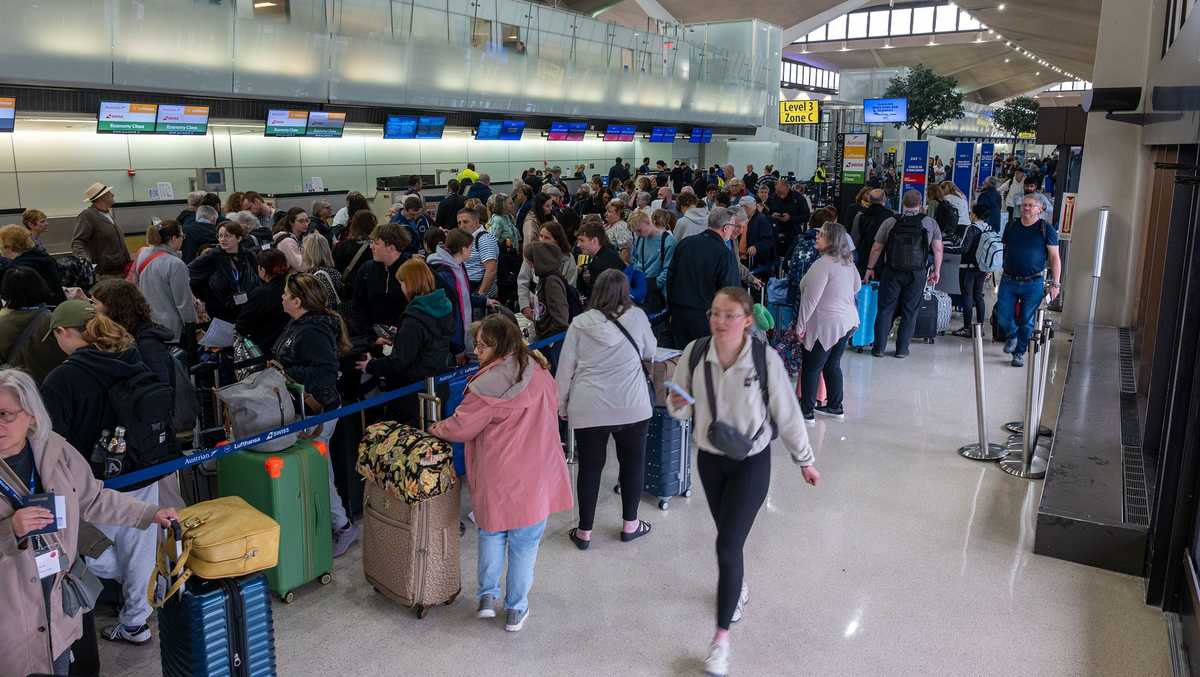 FAA says Newark airport's technology problems should be resolved by October