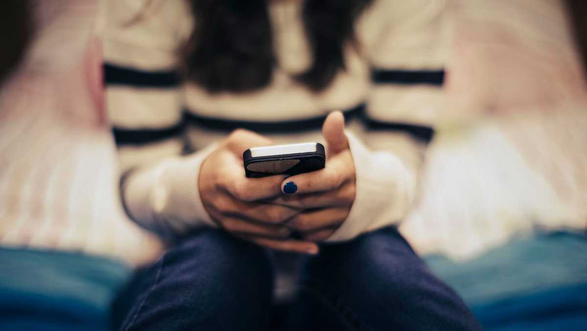 Australia is banning young teens from social media. Could it happen in the US?