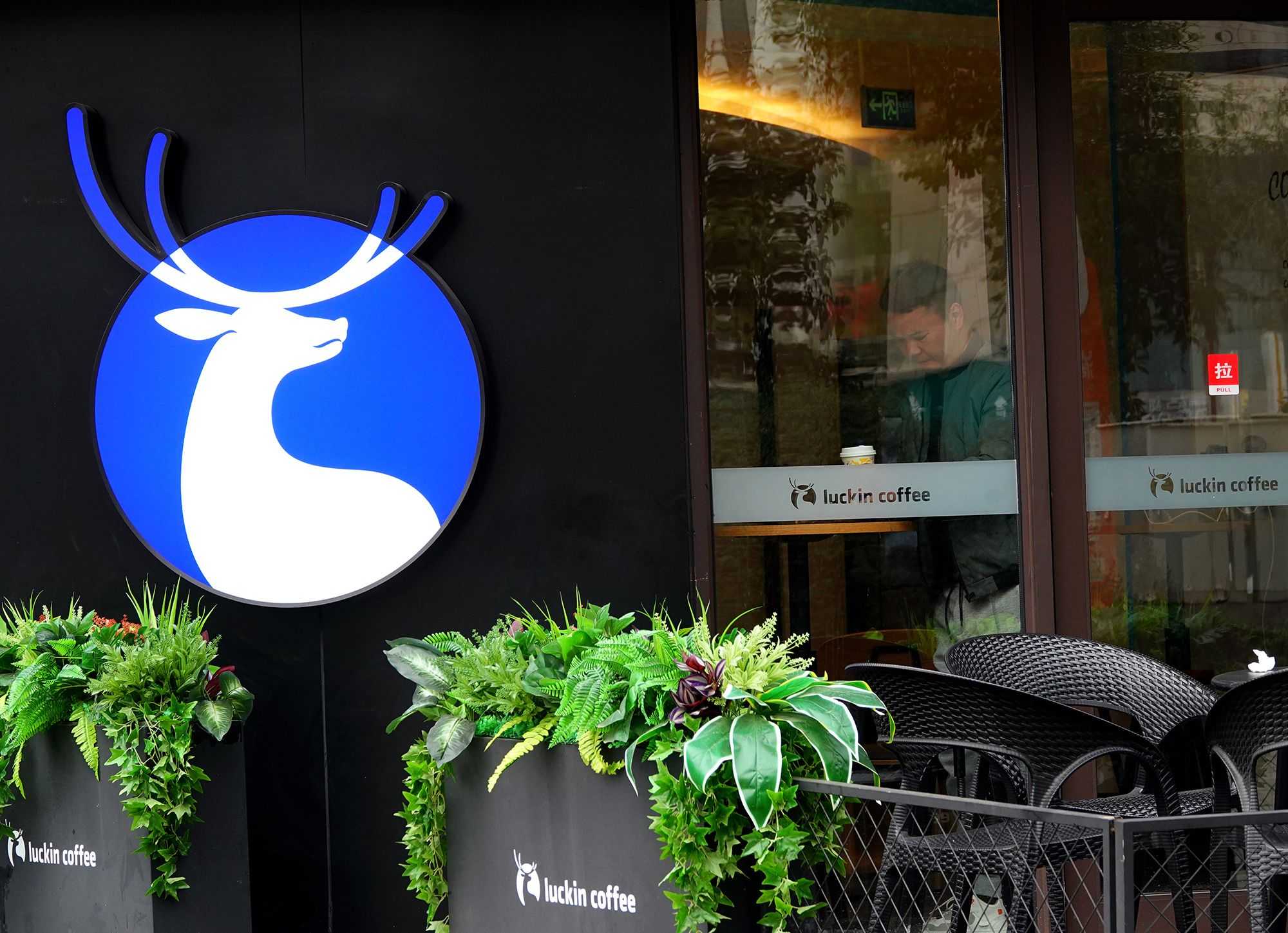 <a href="https://www.kmbc.com/article/luckin-coffee-us-expansion/65267572" target="_blank">Watch out, Starbucks: China’s biggest coffee chain opens its first US locations</a>