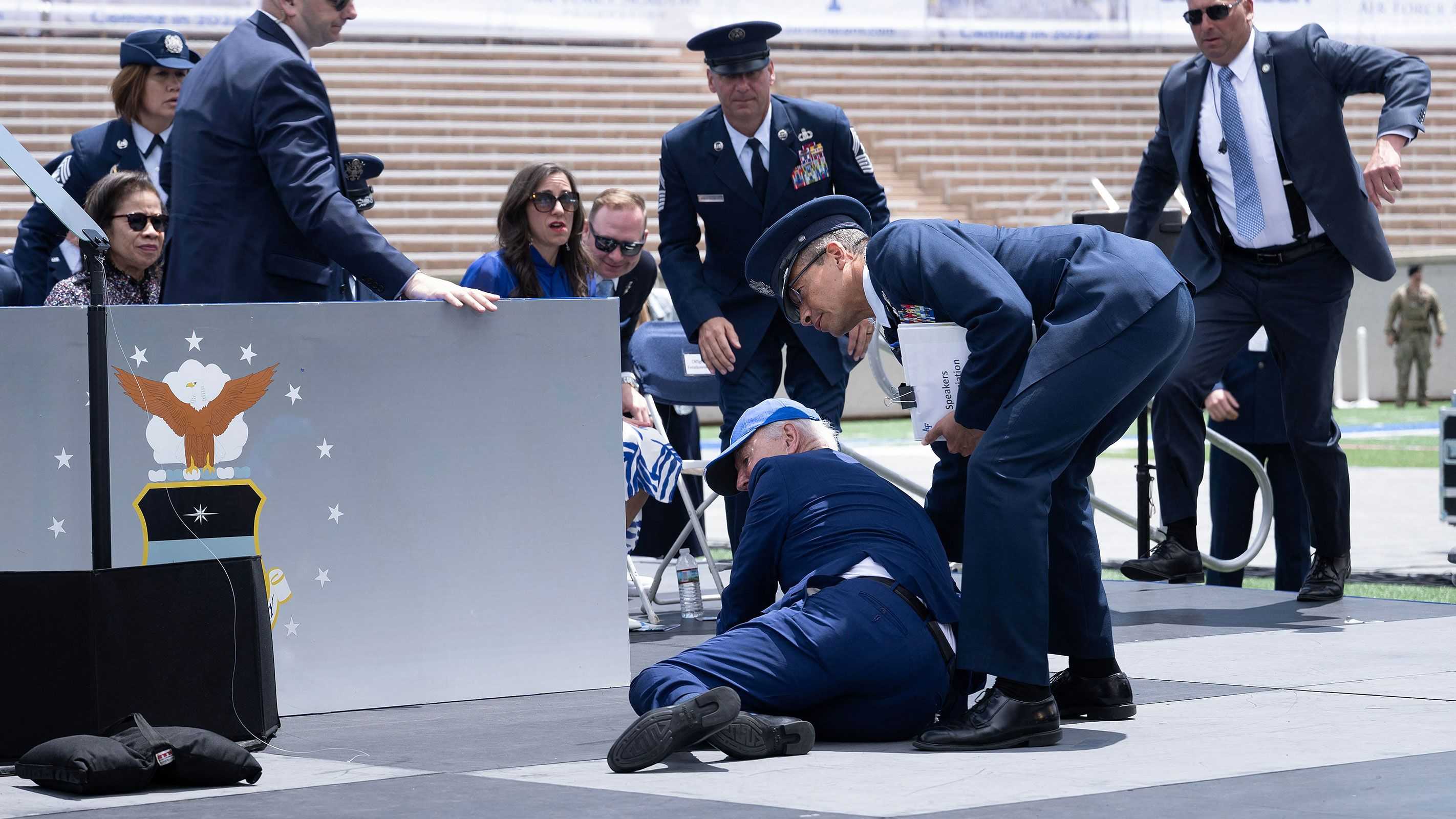 White House: Biden fine after tripping at Air Force Academy commencement - Vimarsana News