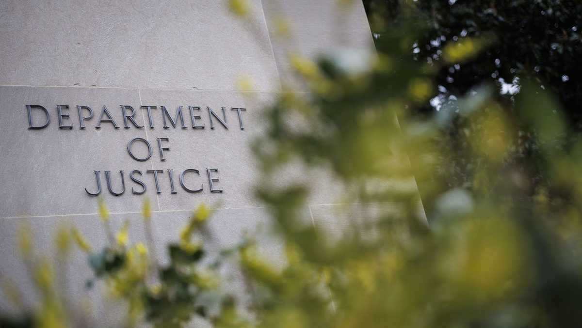 Federal contractor charged with leaking classified US information