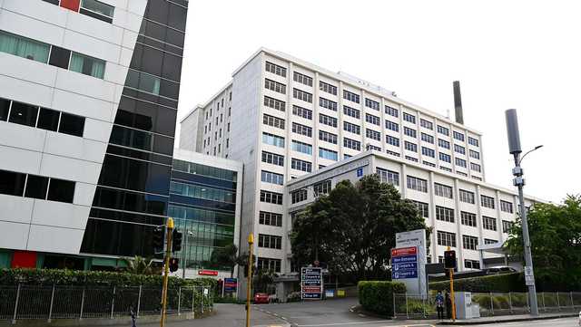 'Dinner plate sized' device found in woman's body after c-section - Vimarsana News
