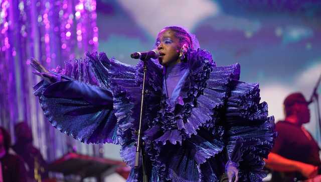 Lauryn Hill to reunite with The Fugees for tour - Vimarsana News