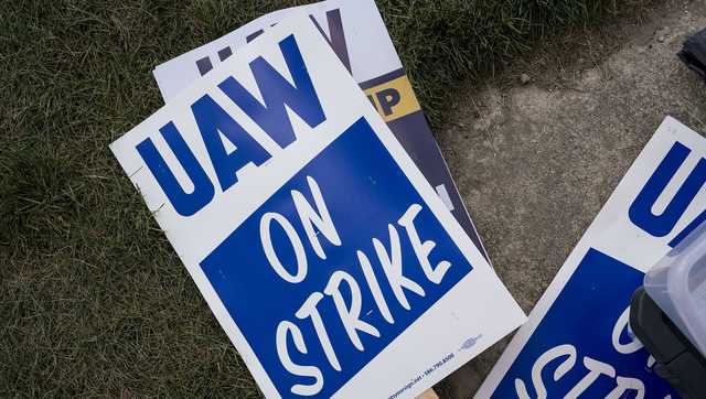 UAW expands strikes against automakers to 38 locations, 20 states - Vimarsana News