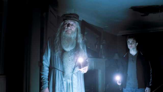 Daniel Radcliffe and other 'Harry Potter' stars remember the 'magnificent' Michael Gambon - Vimarsana News
