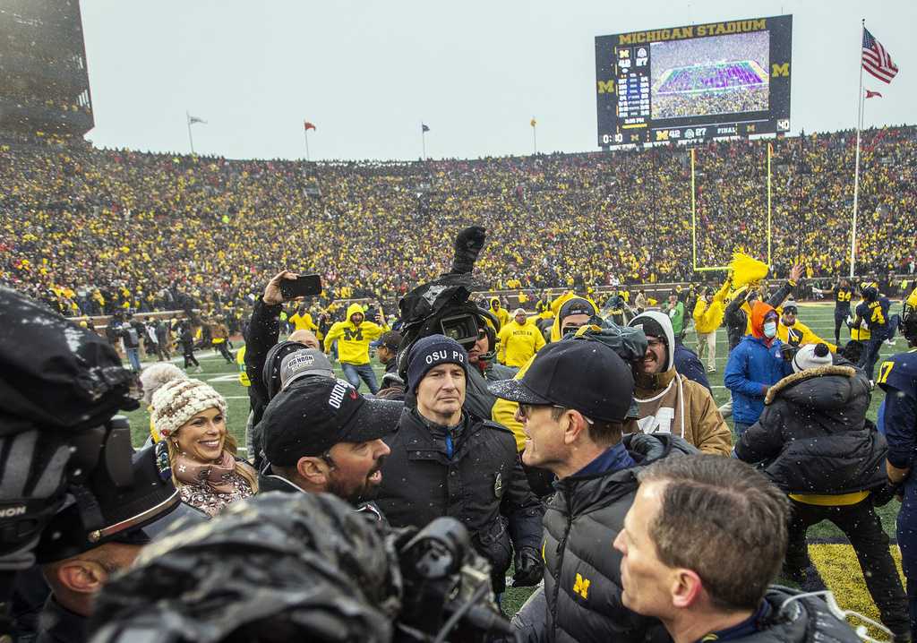 Michigan-Ohio State rivalry boils among sign-stealing accusations