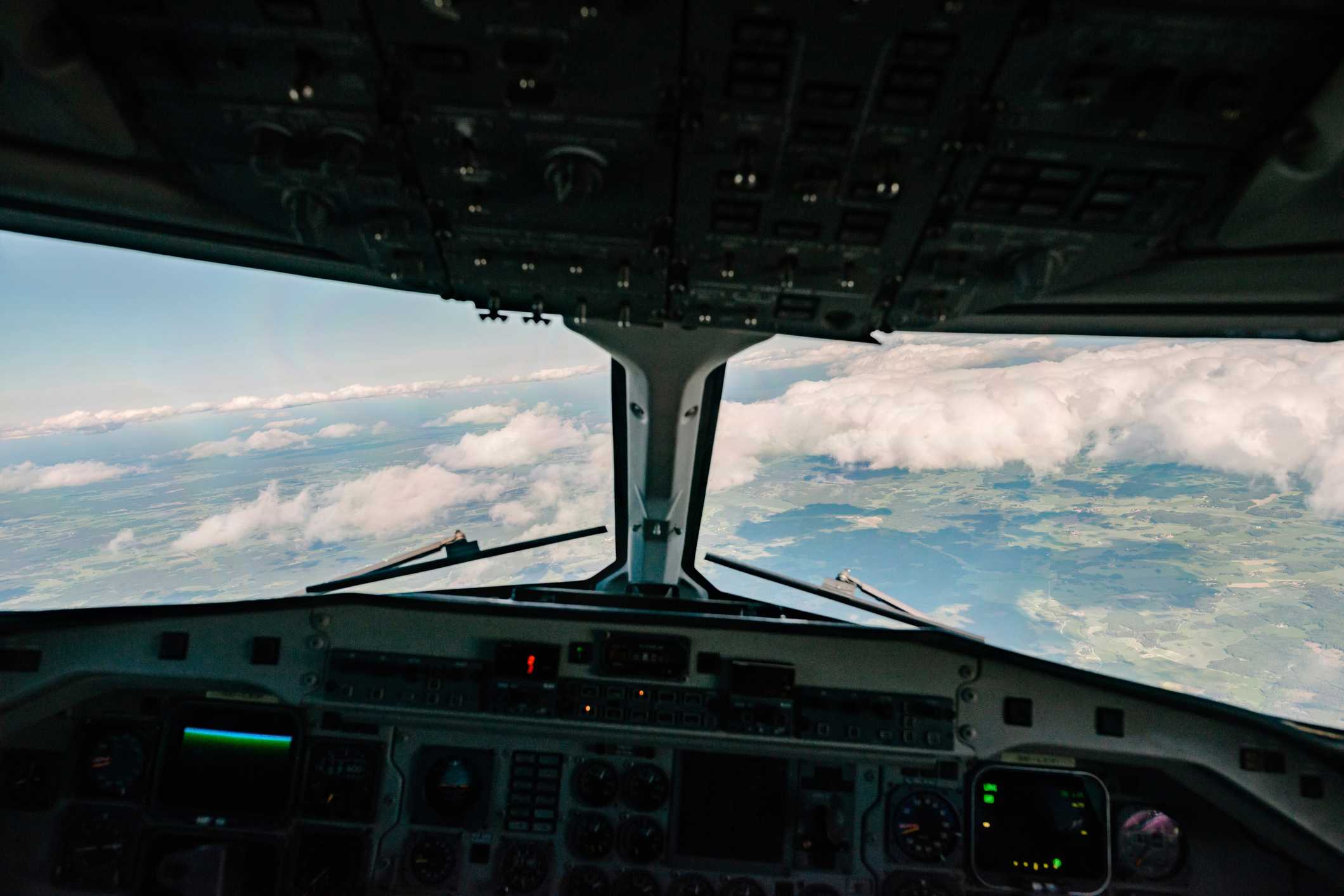 single front window airplane cockpit