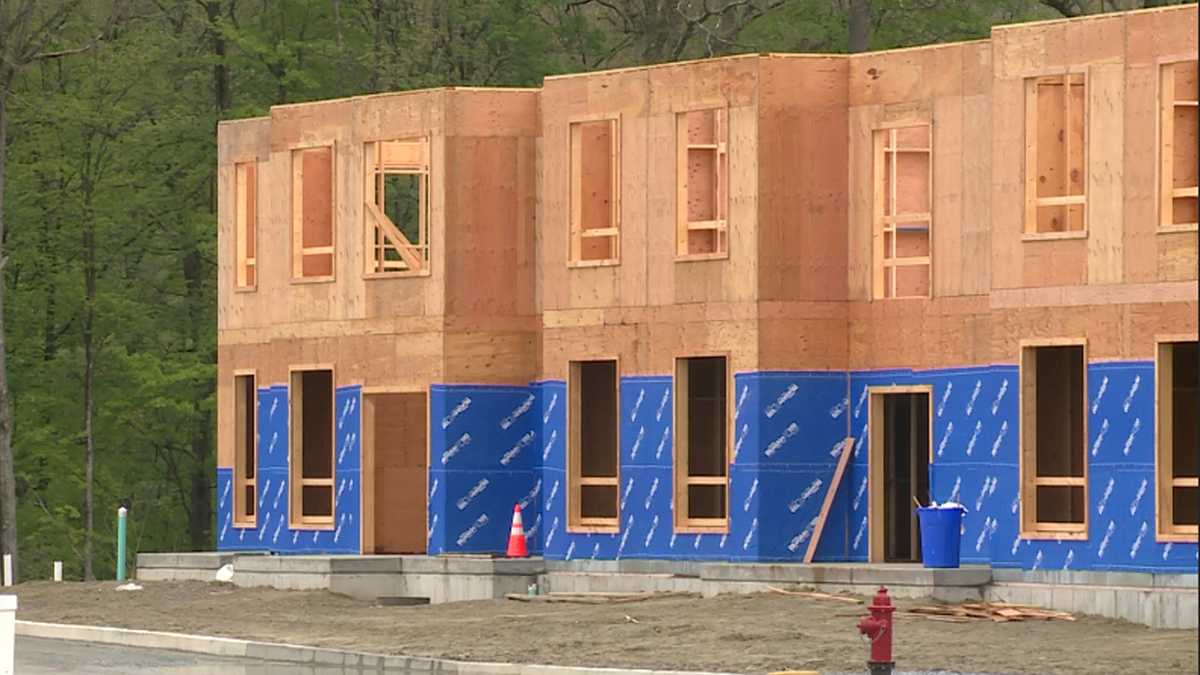 Scott signs executive order focused on increasing Vermont's housing stock