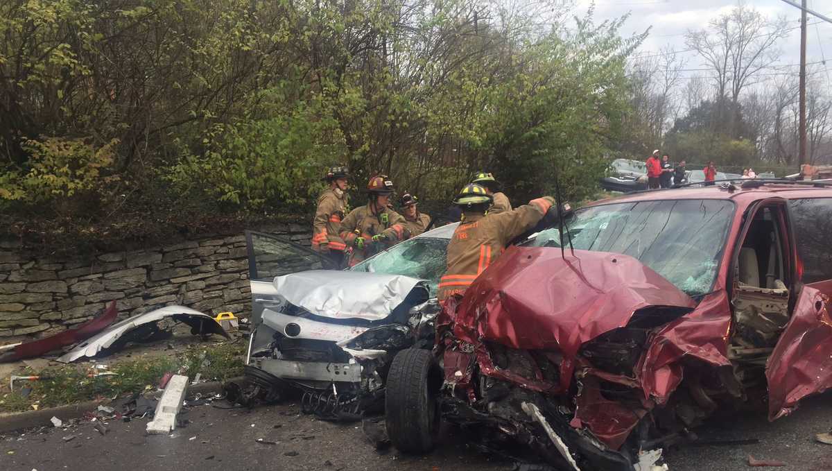 Police: 3 injured in 5-vehicle crash on Colerain Avenue