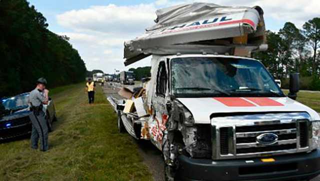 South Carolina: Interstate crash rips off side of mobile home - Vimarsana News