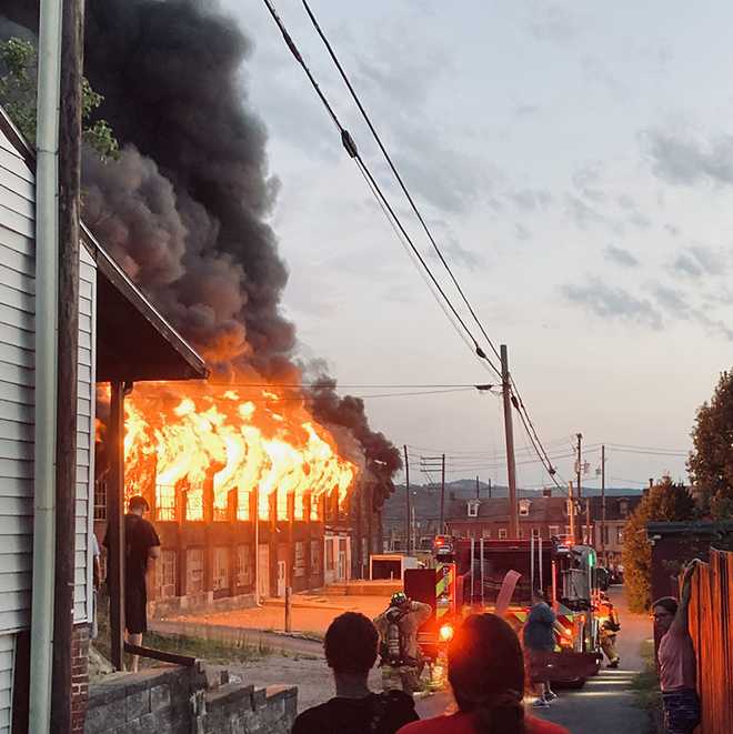 Un incendio en un negocio en Columbia, condado de Lancaster.