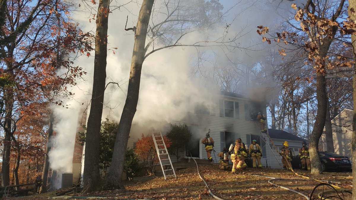 4 displaced in Columbia house fire