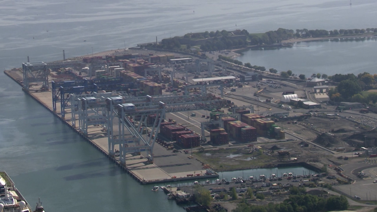 Dockworkers Reach Tentative Agreement to End Strike