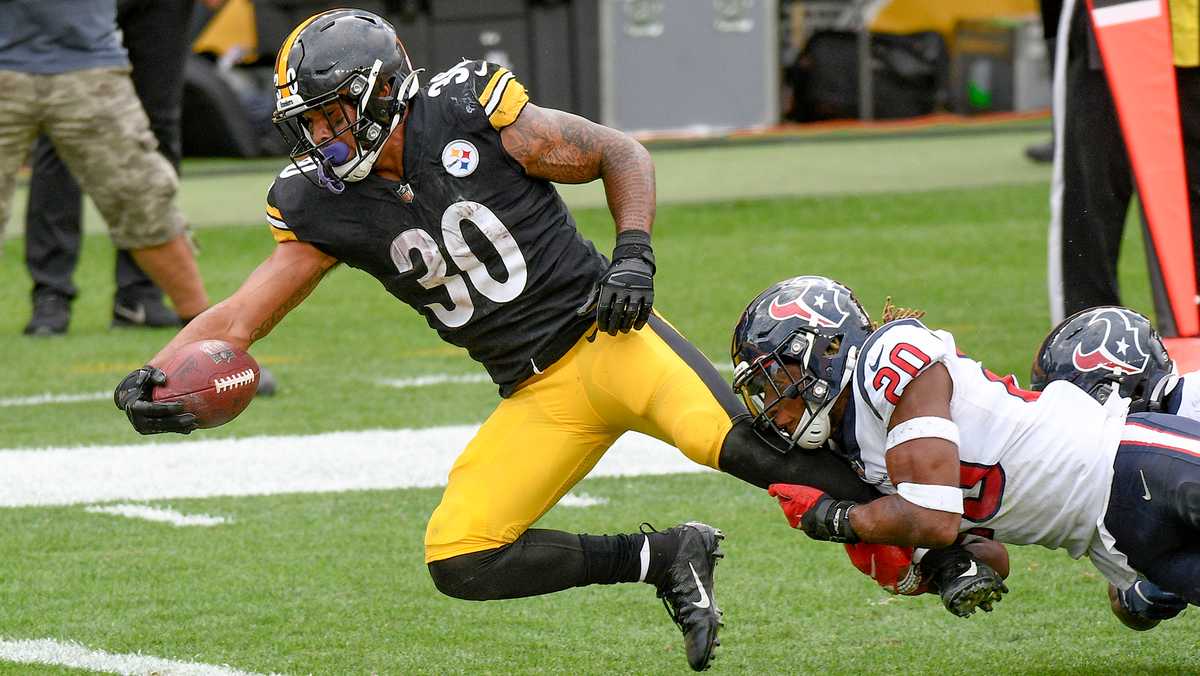 Former Pittsburgh Steelers Running Back James Conner Re-Signs With