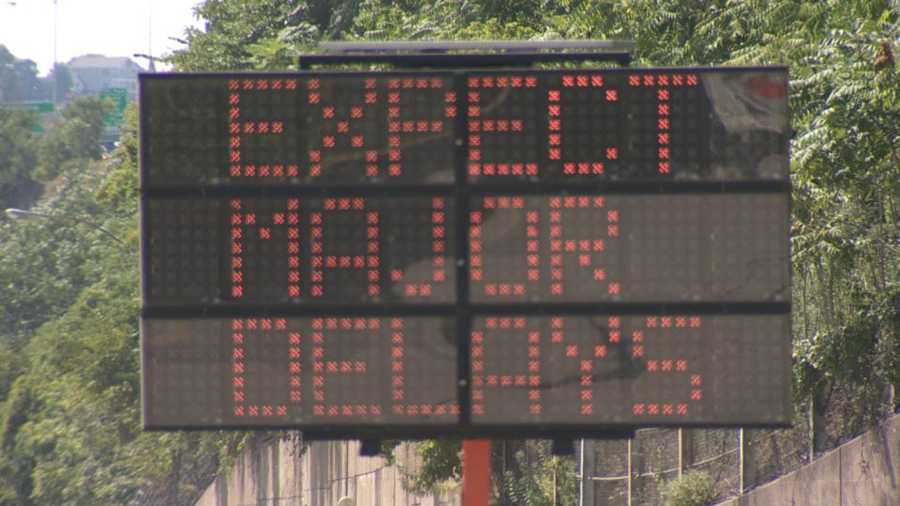 A road sign advises drivers to expect delays.