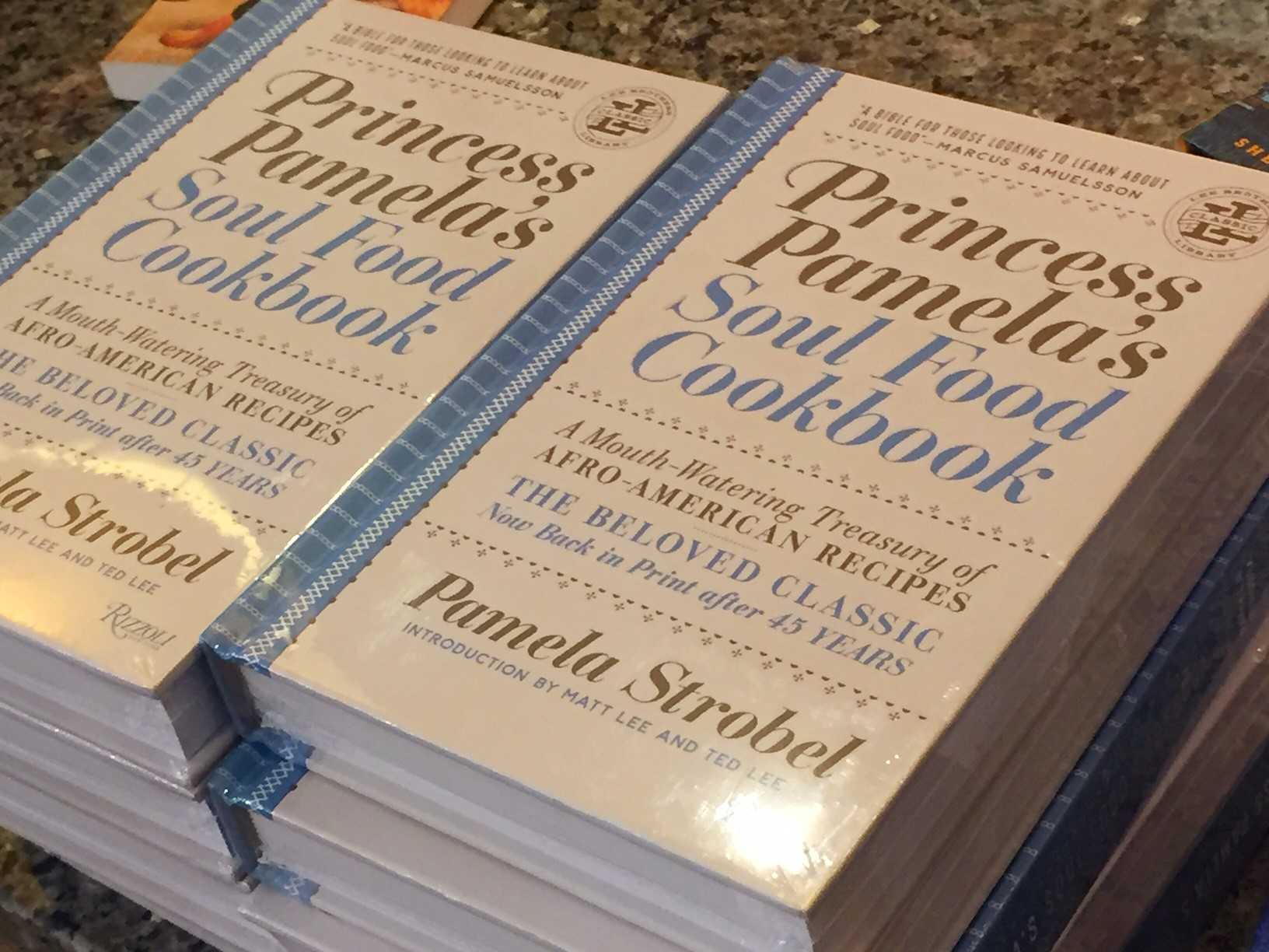 Rizzoli Princess Pamela#39;s Soul Food Cookbook: A Mouth-Watering Treasury of Afro-American Recipes - Blue