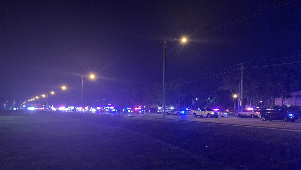 Shooting investigation in West Palm Beach on Summit Boulevard