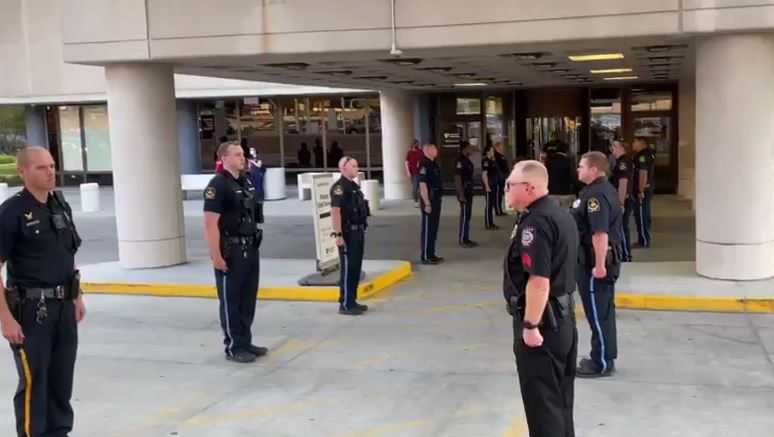 Moving video: Omaha police greet injured Lincoln officer, family as he ...