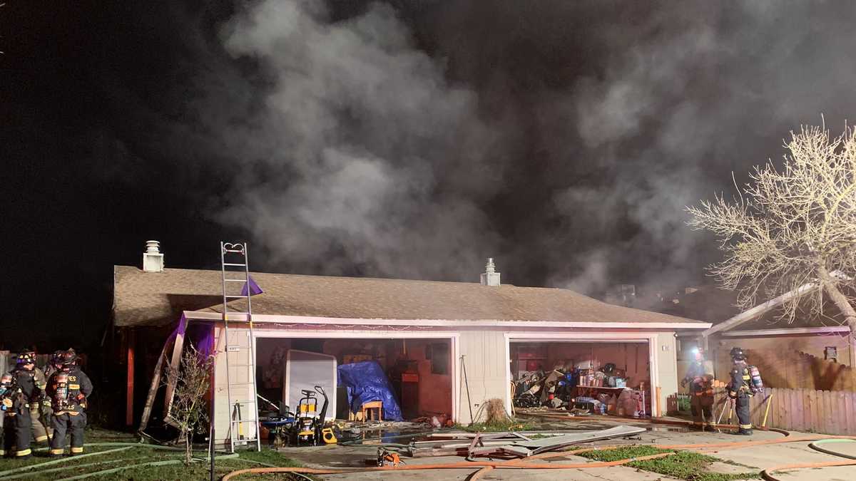 2 Families Displaced After South Sacramento County Duplex Fire Authorities Say 
