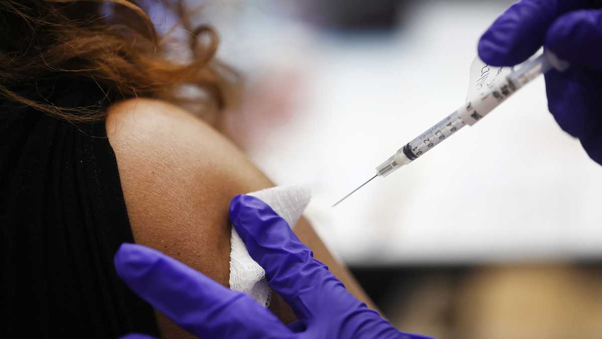 White House to encourage COVID boosters, flu shot this fall
