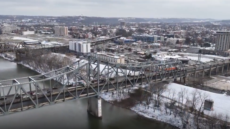 Kentucky provides $750,000 to support Covington businesses during bridge projects
