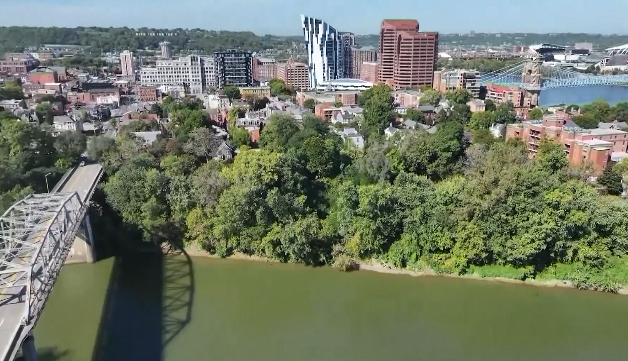 wlwt.com - Matthew Dietz - Covington businesses offering deals as nearby bridge construction ramps up