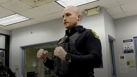 Cincinnati police officer who had kneecap broken during violent struggle relives attack - Vimarsana News