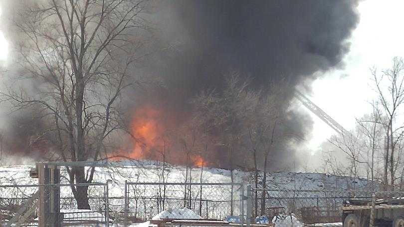 Fire engulfs old meatpacking plant in Cedar Rapids