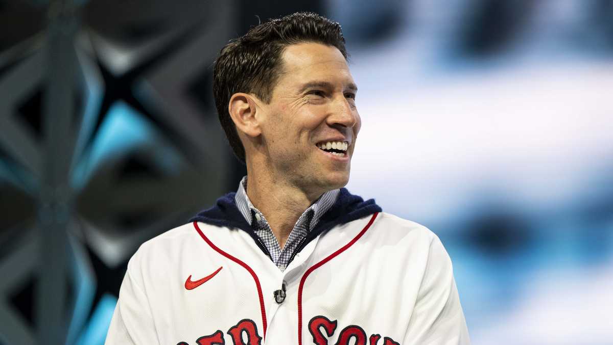 Red Sox offer head of baseball ops job to former player Breslow