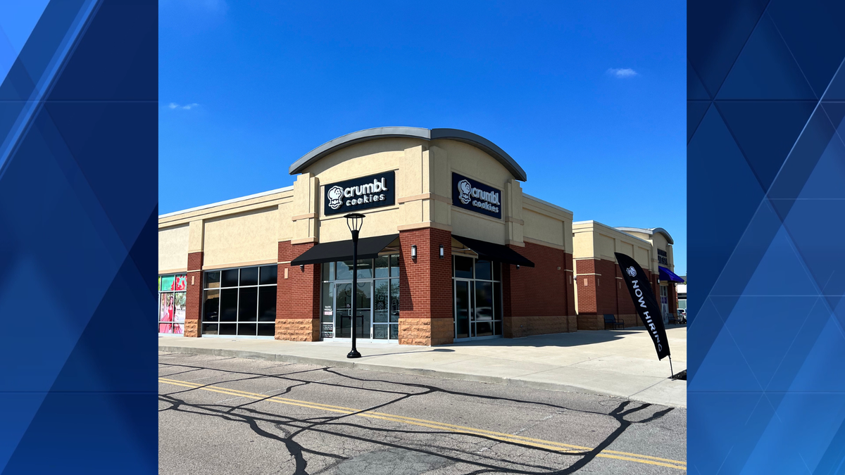 Crumbl Cookies holds grand opening for new Mason location Friday
