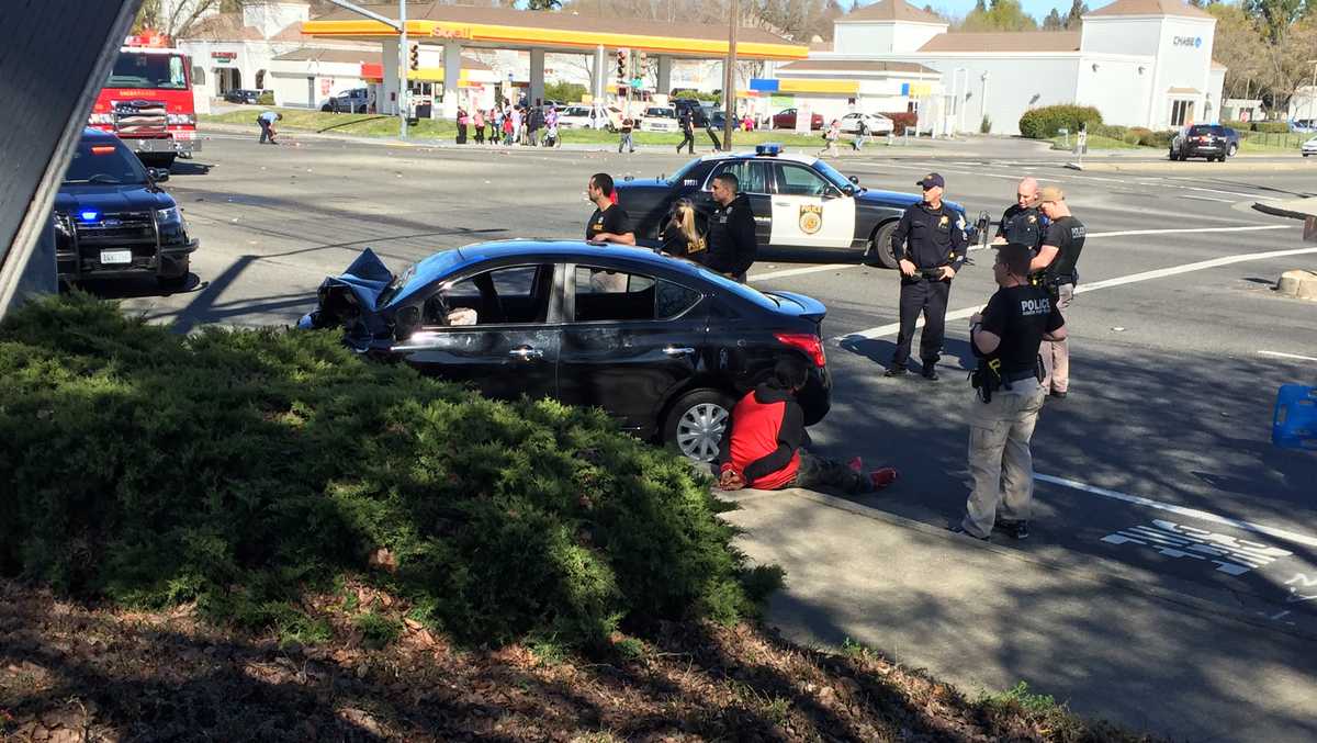 5 injured after police chase ends in crash at Sacramento intersection