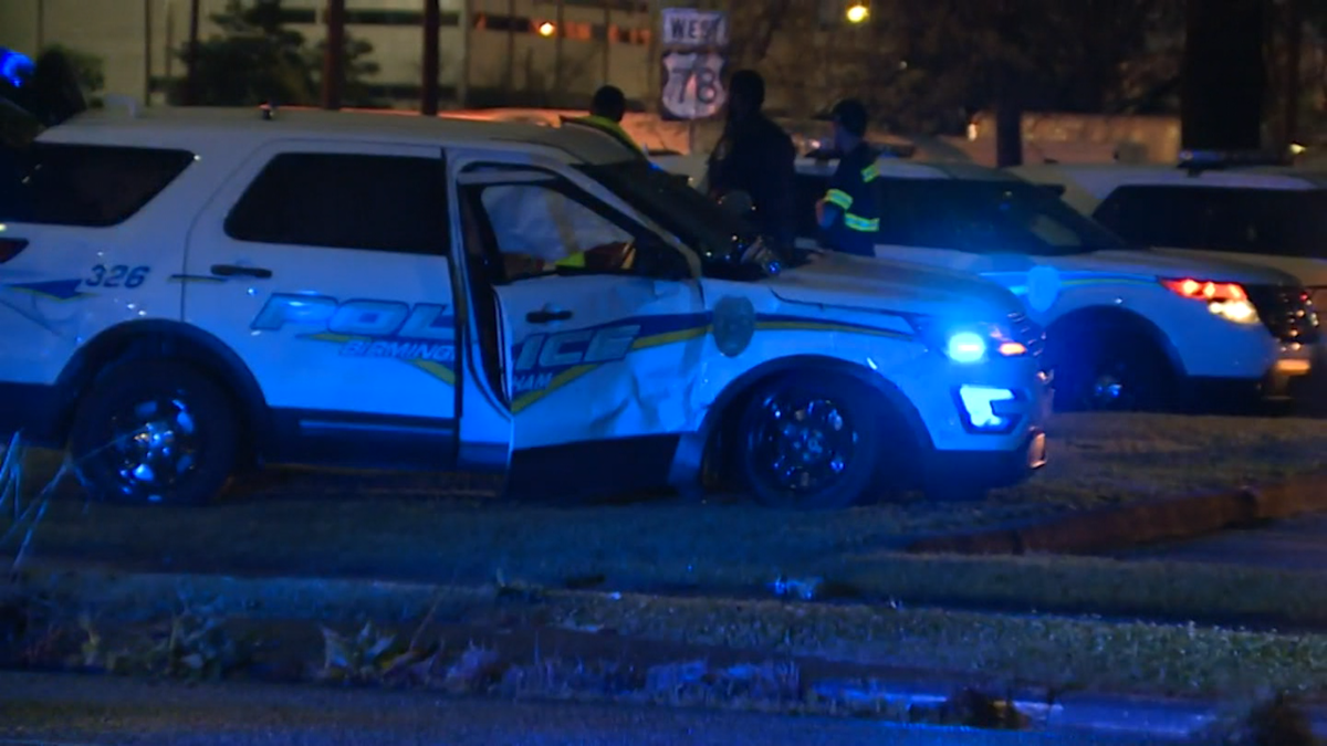2 Birmingham police officers injured in crash on 35th Street South