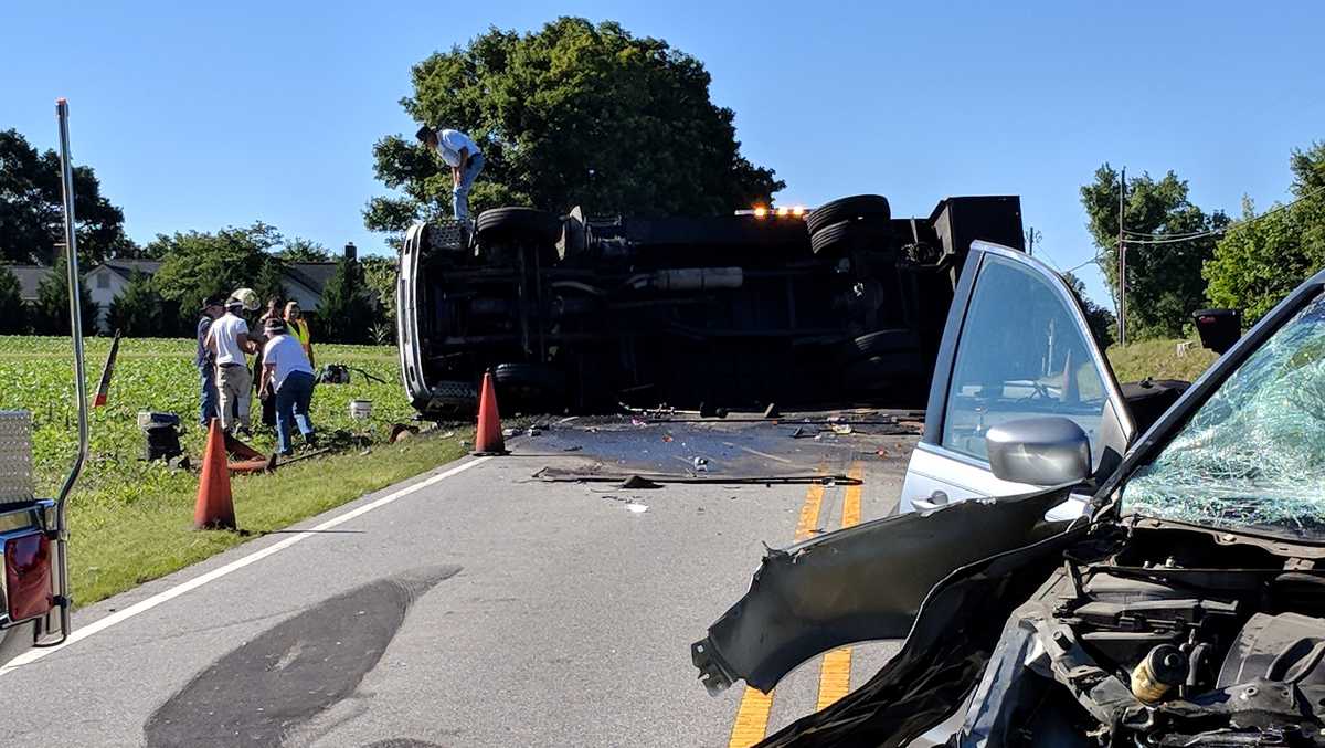 Crash shuts down both directions of Highway 109 in Davidson County