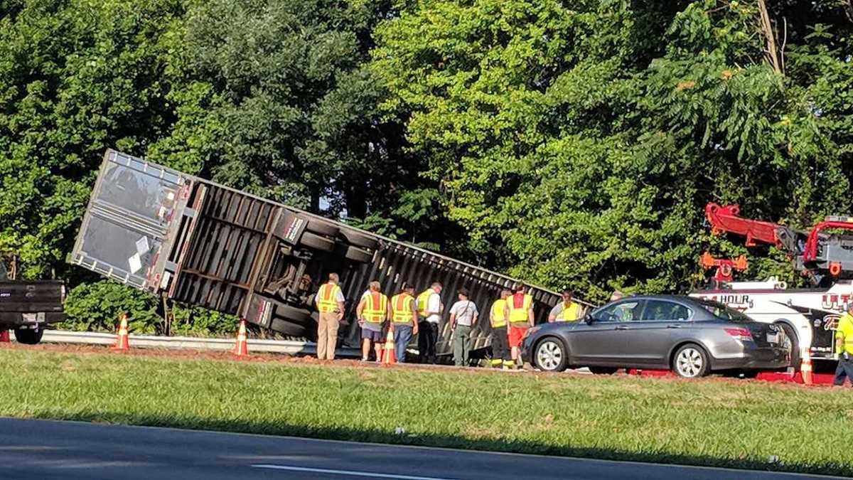 Crash closes portions of I77 in Surry County Tuesday morning