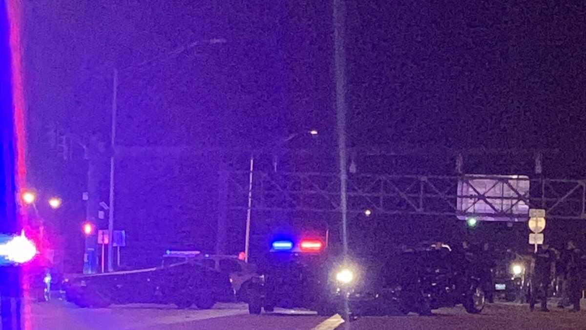 Officer injured in West Palm Beach chase